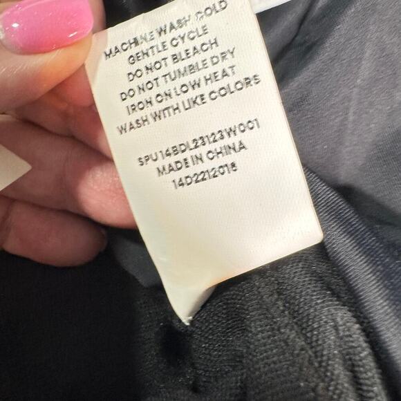 Bloomchic Women's sz 12 Black Swim Top Zip Short Sleeve Built In Bra Ruched NWT - Picture 9 of 9